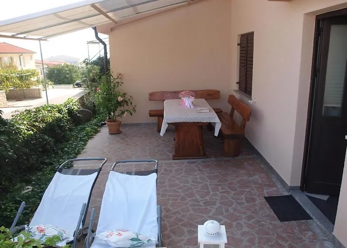 Apartman With Swimming Pool Pag - 220